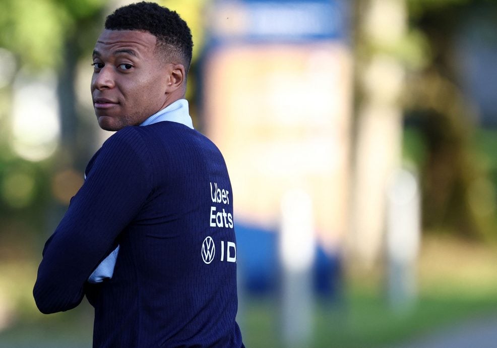 月已现英超,悬念分野,争冠与降级,开云体育,开云体育官网,开云体育app,开云体育app下载